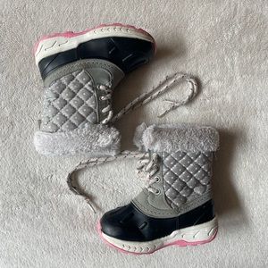 Carters Vermont 2 Snow Boots, Size 7 (Toddler)